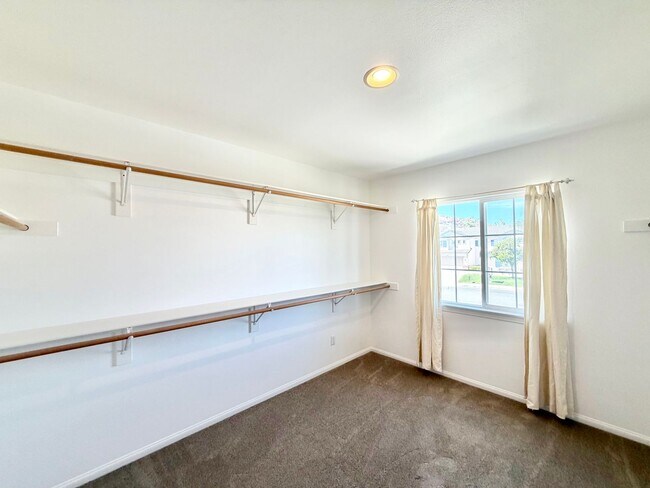 Building Photo - Spacious 3 Bedroom Home with Loft, Large Backyard & 2 Car Garage