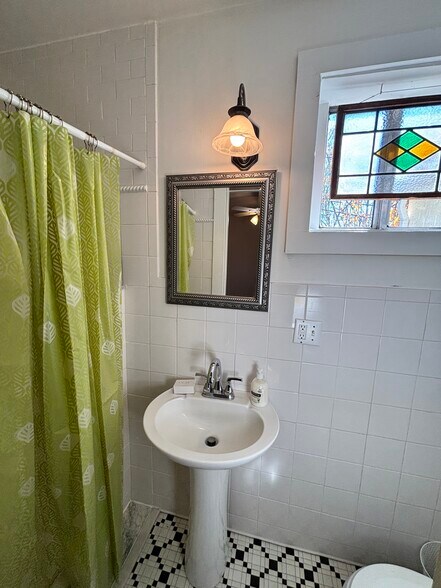 Building Photo - 375 Weaverville Rd