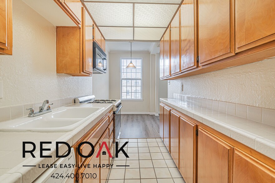 Building Photo - 5640 Franklin Ave