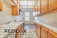 Building Photo - 5640 Franklin Ave