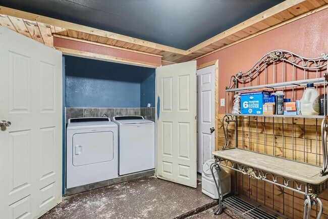 Building Photo - 9639 Newfoundland Cir