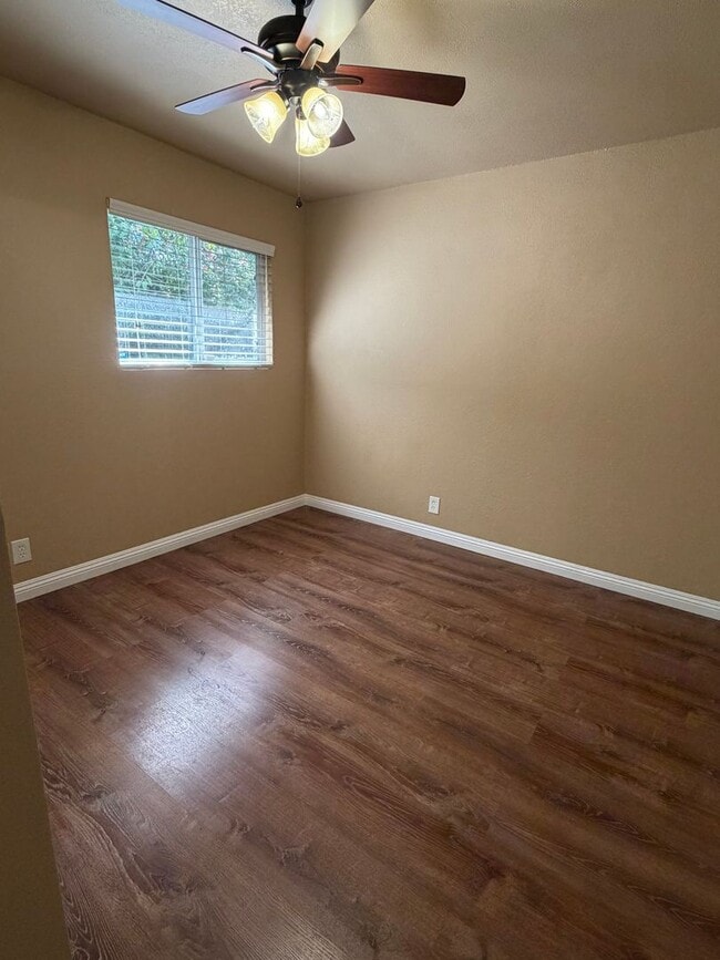 Building Photo - 3 bedroom home in Shasta Lake City