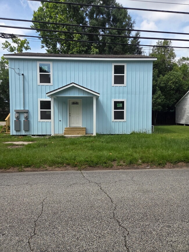 Building Photo - 640 Roosevelt Unit B