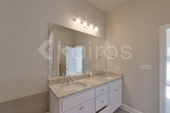 Building Photo - 6405 Roux Dr