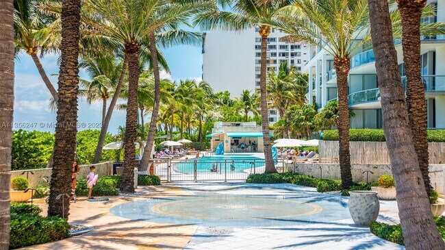 Building Photo - 6801 Collins Ave