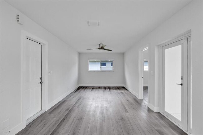 Building Photo - 5361 SW 7th St