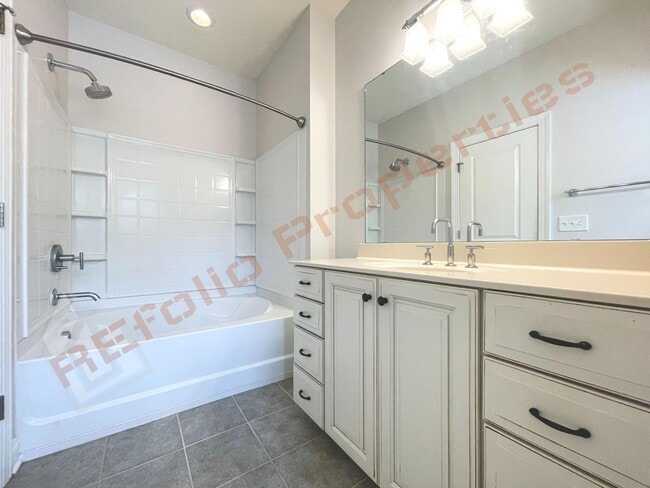 Building Photo - Great layout!Fresh Paint & New Carpet! Spa...