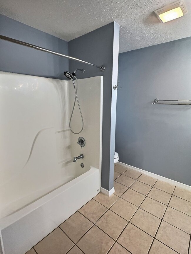 Building Photo - Ocean Springs home with convenient location!