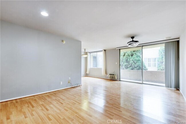 Building Photo - 514 S Harvard Blvd