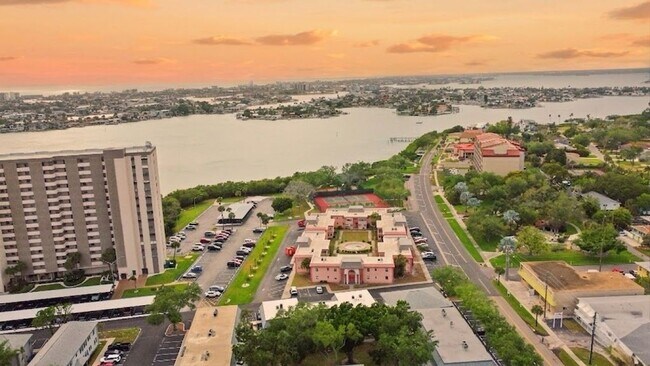 Building Photo - Modern & Bright Living in South Pasadena – Your Coastal Retreat!