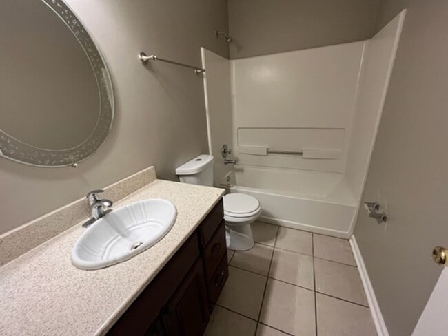 Building Photo - Renovated 3 Bedroom 2 Bath Home with 2 Car Garage for Rent!!