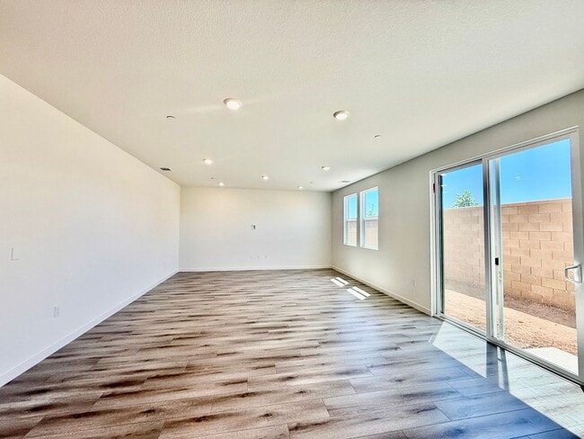 Building Photo - New home available now