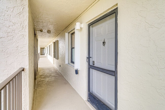 Building Photo - 4250 N Hwy A1A