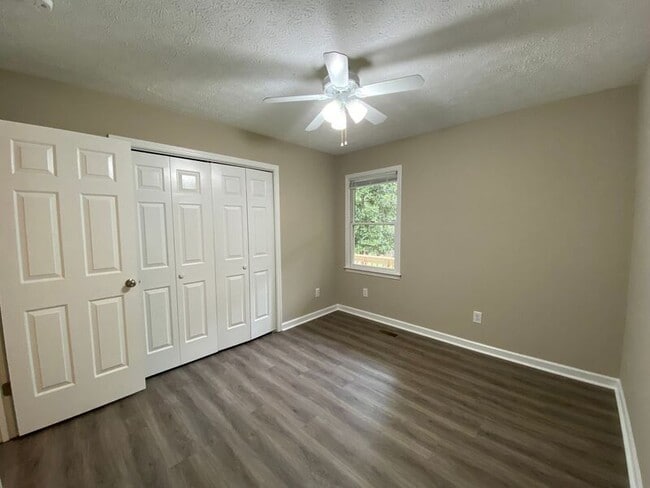 Building Photo - 7045 Hickory Dr