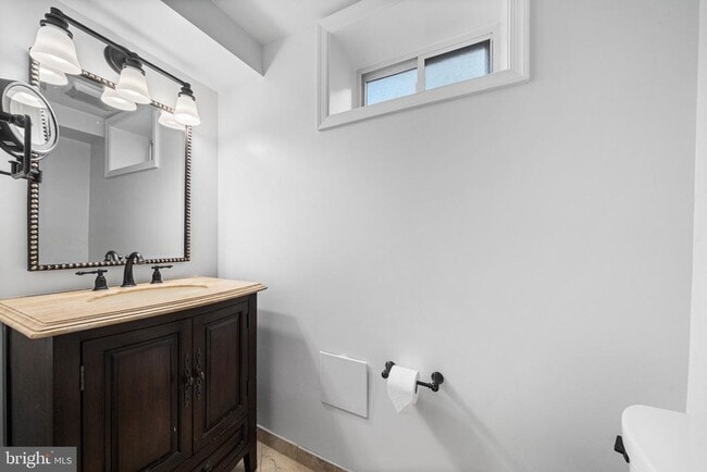 Building Photo - 2718 S June St