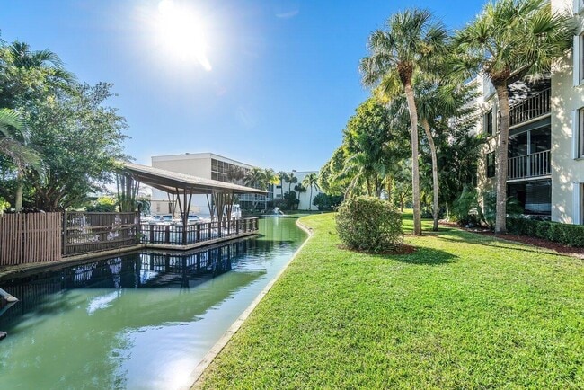 Building Photo - 200 Waterway Dr S