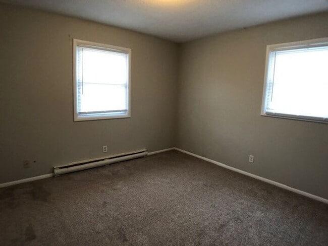 Building Photo - Great Bridgman Duplex