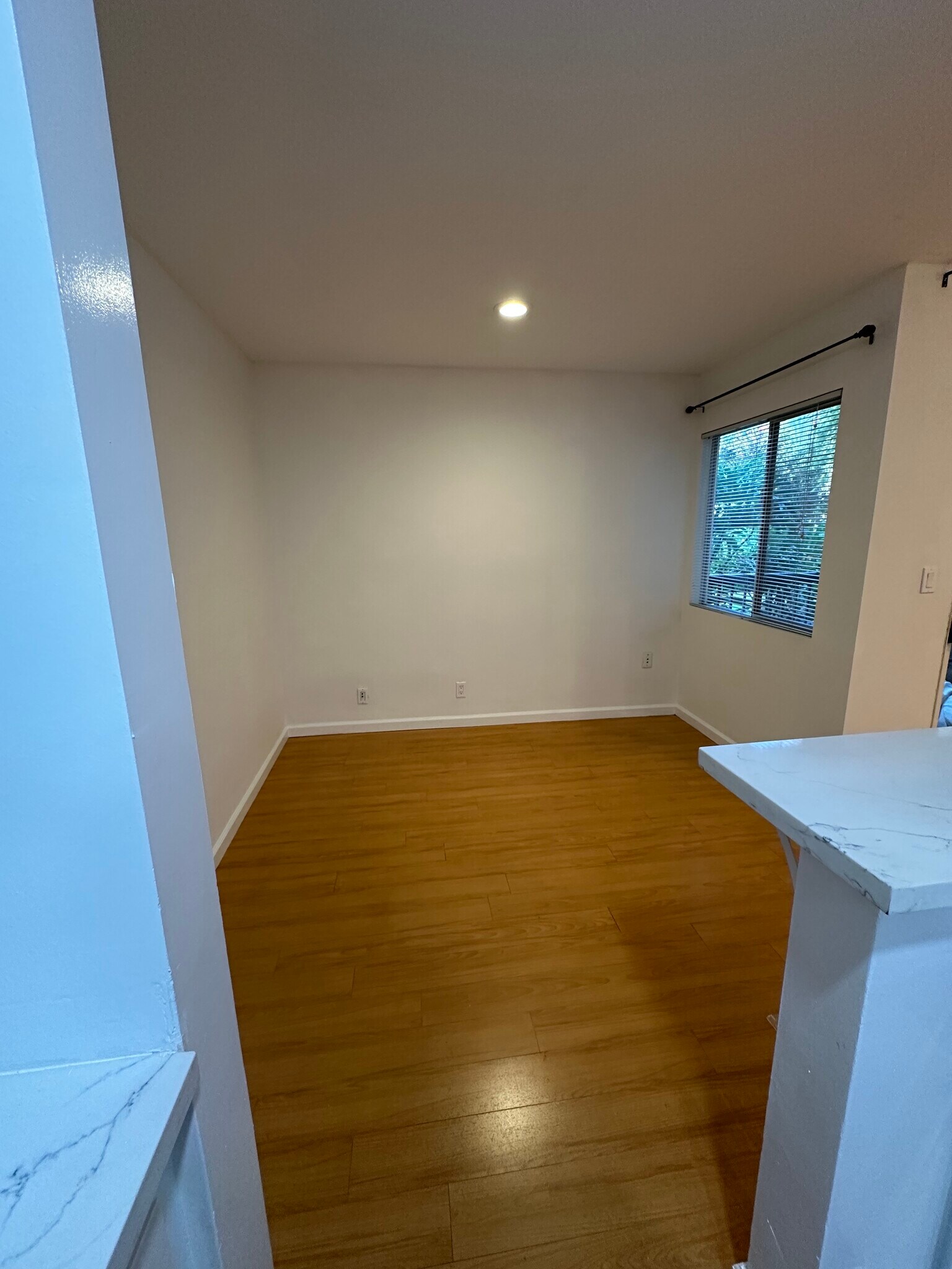Dining Room - 18307 Burbank Blvd