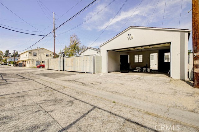 Building Photo - 12156 Vanowen St