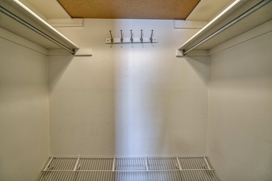 Building Photo - 2003 Terry St 106