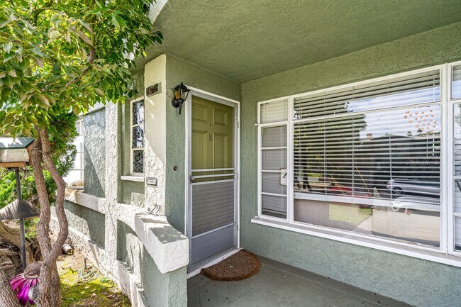 Building Photo - 35-35 Kennebec Ave