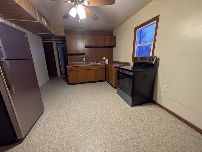 Building Photo - 1005 S Pittenger Rd