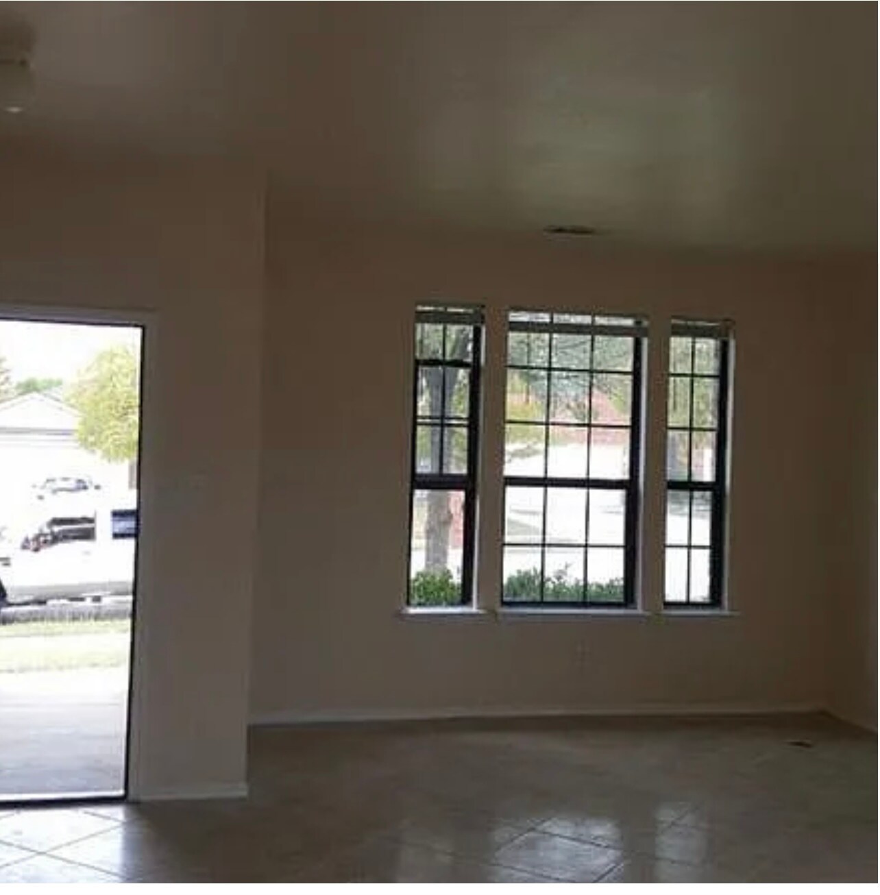 Building Photo - 2821 Hilcroft Ave