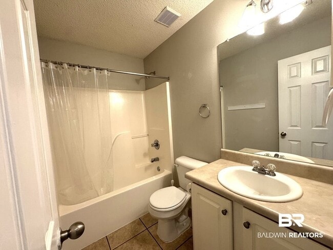 Building Photo - 9964 Hollowbrook Ave