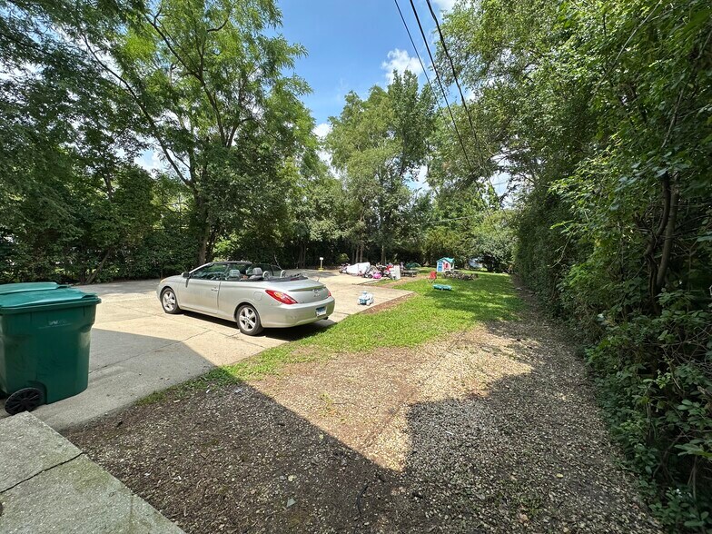 Spacious backyard - 926 E St Charles Rd