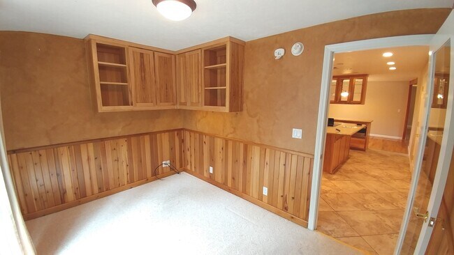 Building Photo - Gorgeous Home with Granite Counters and Custom Built-ins!