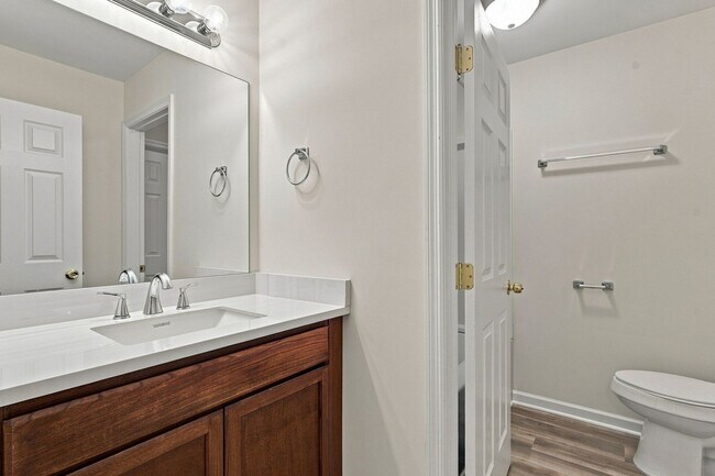 Building Photo - Charming 2-Bed Townhome in Hardison Hills