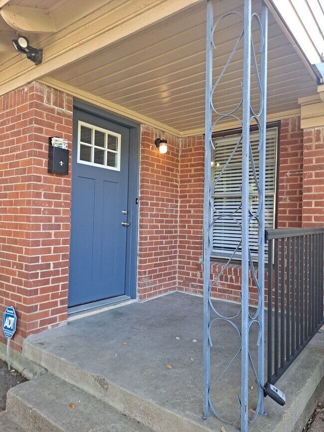 Building Photo - COMING SOON - Beautiful 3/1