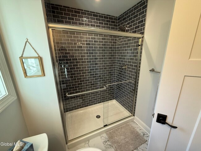 Building Photo - 16 Newton St