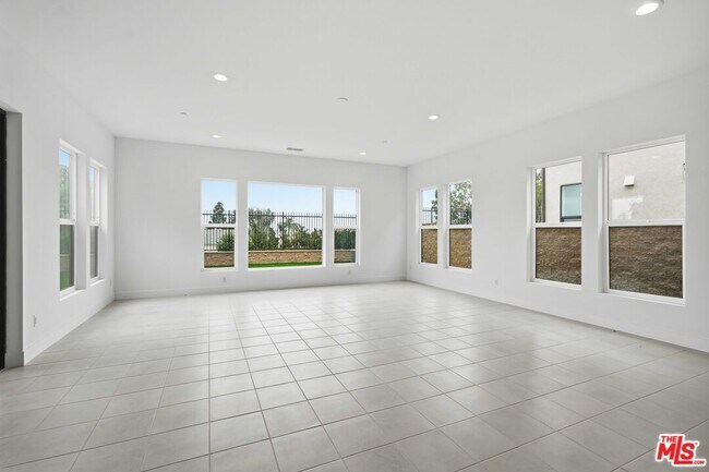 Building Photo - 20568 Edgewood Ct