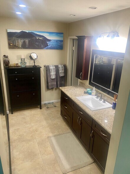 Master Bath - 832 Kalpati Cir