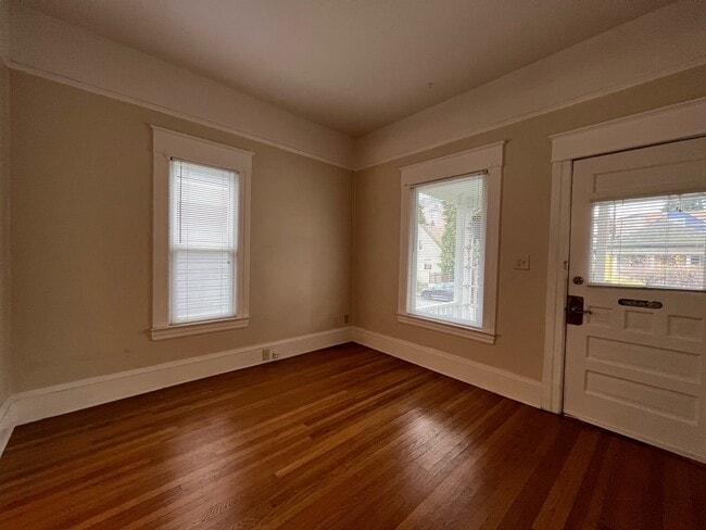 Building Photo - 5511 Brooklyn Ave NE