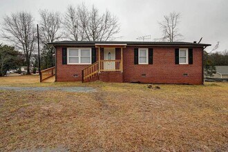 Building Photo - 421 sharpe st woodruff sc