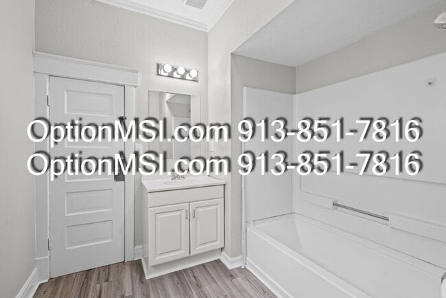 Building Photo - West Plaza!!!