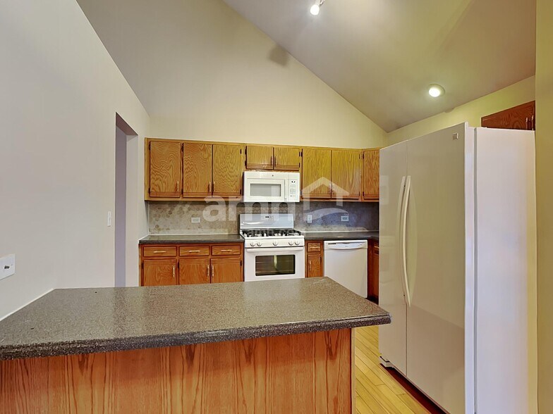 Building Photo - 25766 S Taft St