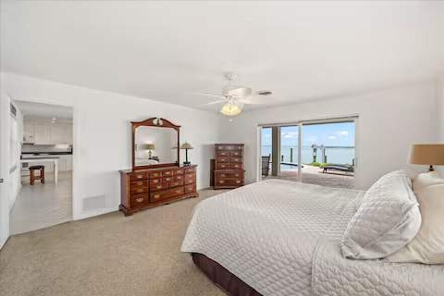 Building Photo - 17 Country Club Rd