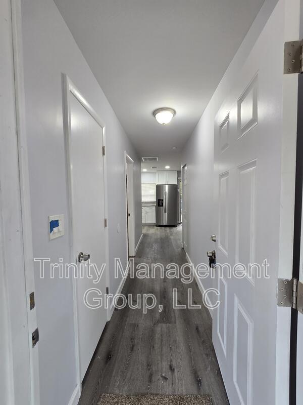 Building Photo - 217 S Tuck Point