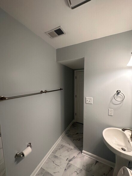 Building Photo - 3950 W 76th Ln