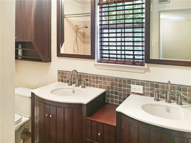 Building Photo - 741 E Oltorf St