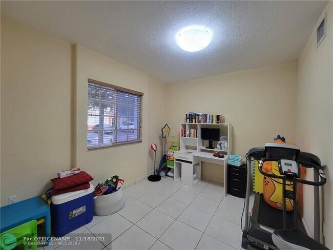 Building Photo - 7260 NW 174th Terrace