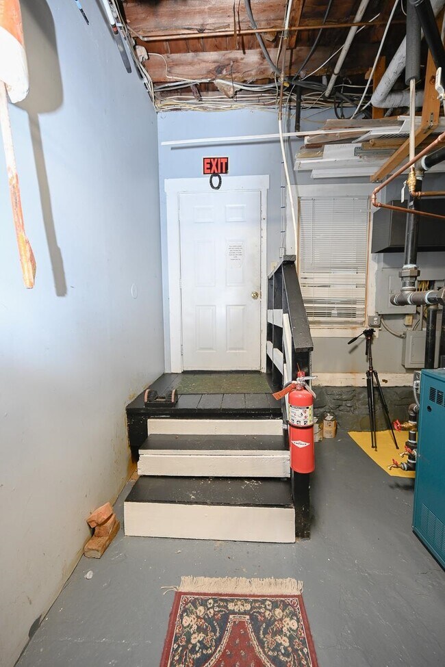 Building Photo - 6 Beacon St