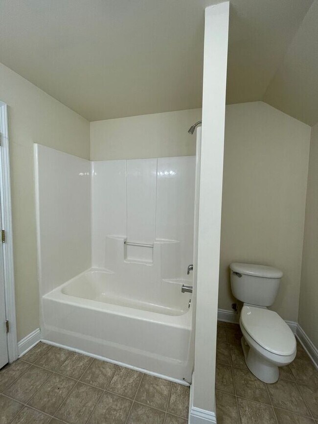 Building Photo - Lovely home in Pineville!