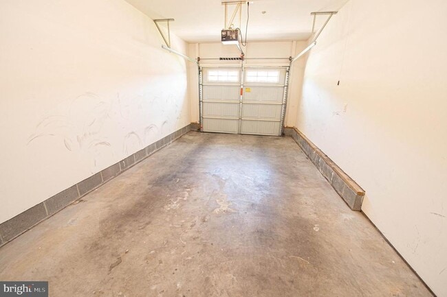 Building Photo - 420 Parkview Ct