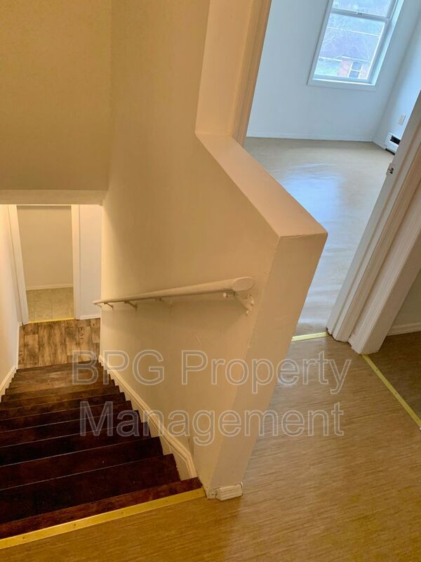 Building Photo - 123 Circle Dr