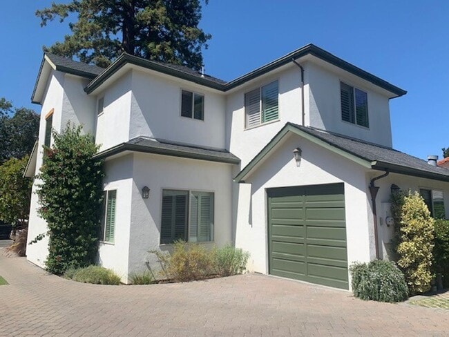 Building Photo - Beautiful Home Downtown Menlo Park