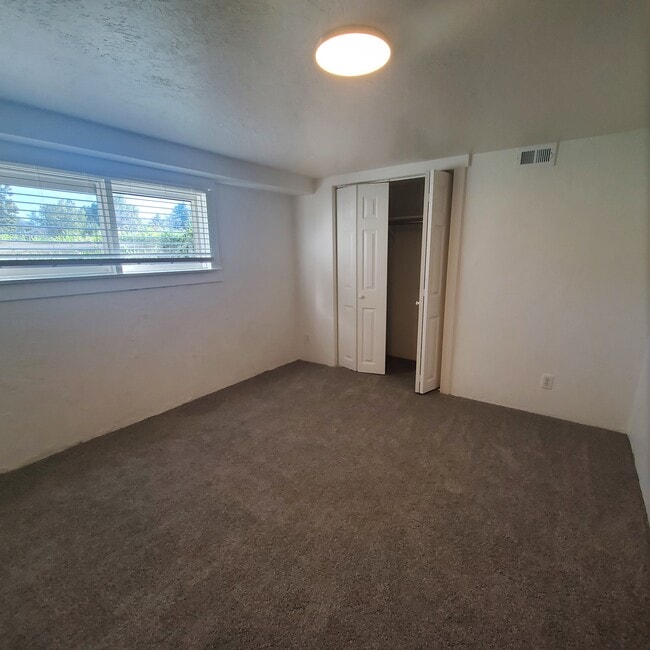 Room 1 - 1242 S Main St